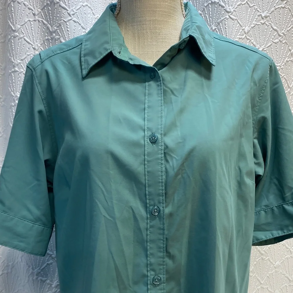 Columbia size‎ large Women's Teal lightweight Button Down Shirt fishing outdoors - Picture 3 of 9